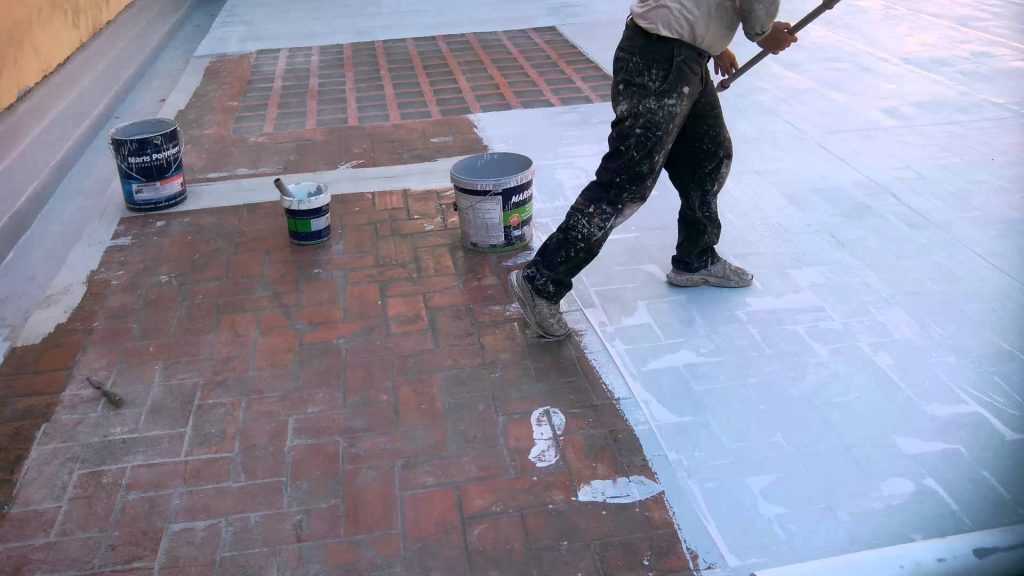 Sử dụng sơn chống thấm cho ngôi nhà của bạn